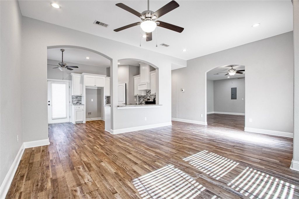 Image 4 of property listing at 1206 N Avenue L, Freeport, TX 77541