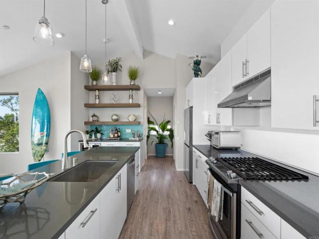 1044 Arcadia Rd, Encinitas, CA 92024