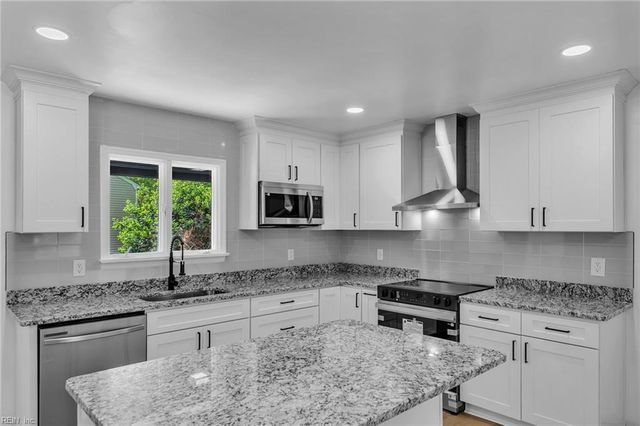 20 Ardmoor DR, Hampton, VA 23666