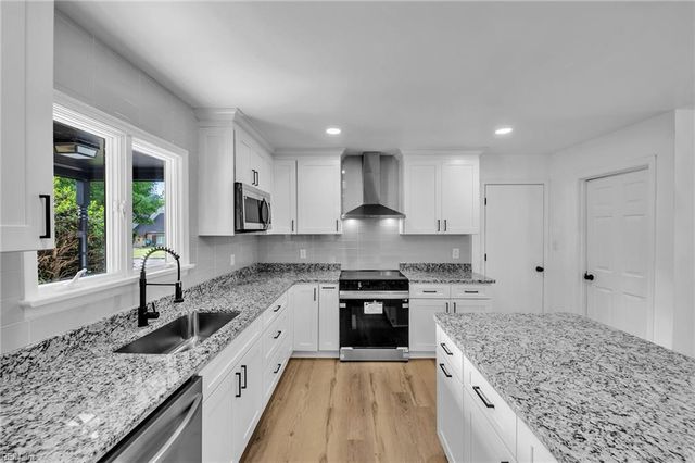 20 Ardmoor DR, Hampton, VA 23666