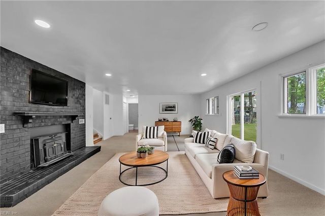 20 Ardmoor DR, Hampton, VA 23666