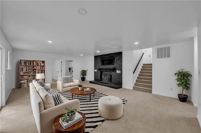 20 Ardmoor DR, Hampton, VA 23666