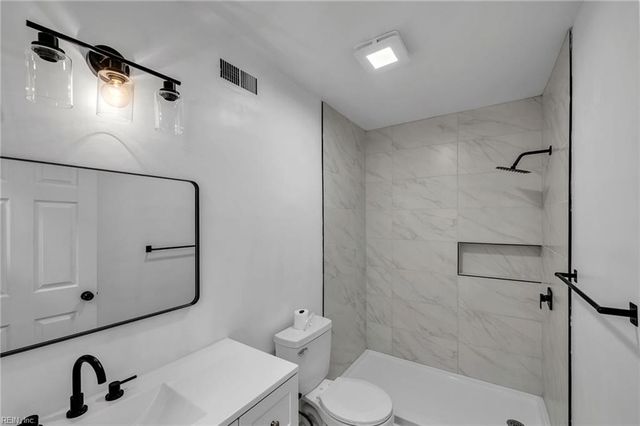 20 Ardmoor DR, Hampton, VA 23666