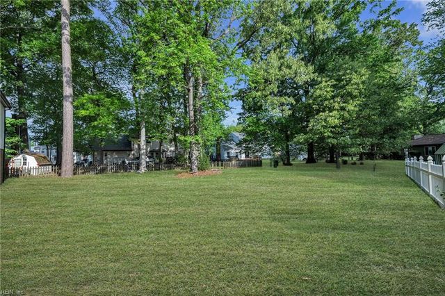 20 Ardmoor DR, Hampton, VA 23666