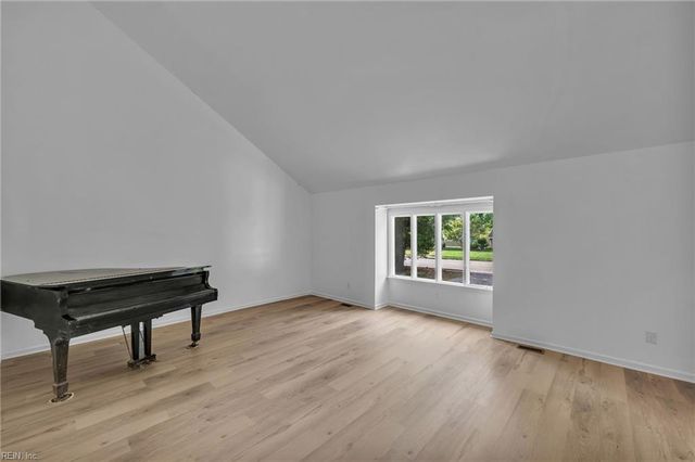 20 Ardmoor DR, Hampton, VA 23666