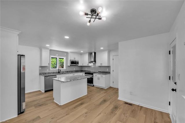 20 Ardmoor DR, Hampton, VA 23666