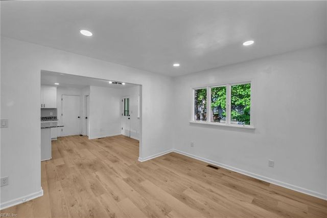 20 Ardmoor DR, Hampton, VA 23666