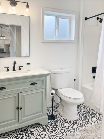 600 Harrison Street N, South Bend, WA 98586