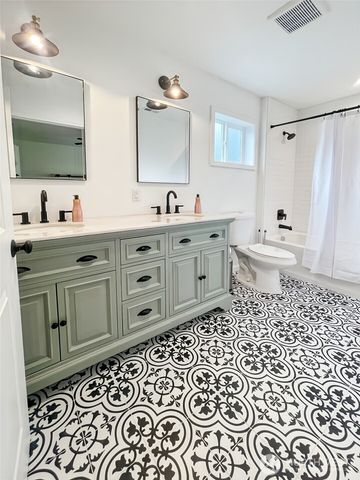 600 Harrison Street N, South Bend, WA 98586