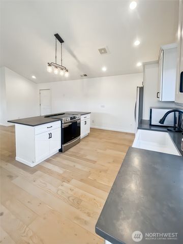 600 Harrison Street N, South Bend, WA 98586