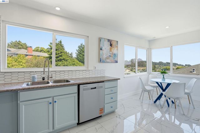 3021 Glynis Dr, Richmond, CA 94806