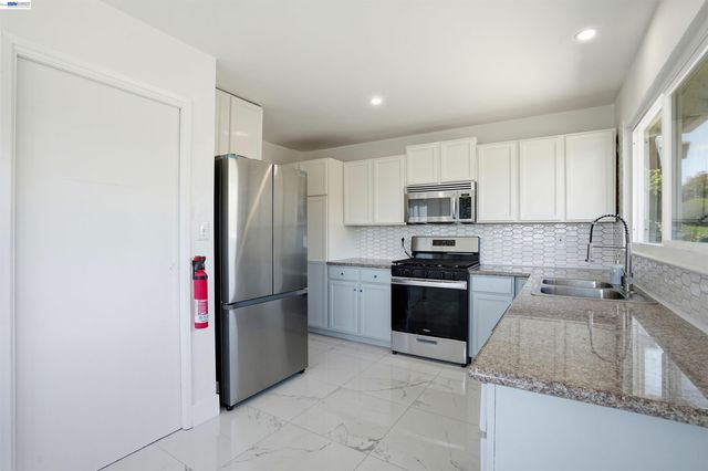 3021 Glynis Dr, Richmond, CA 94806