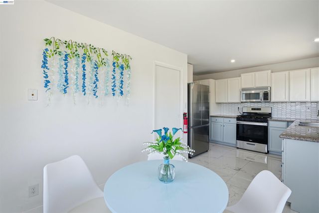 3021 Glynis Dr, Richmond, CA 94806