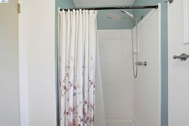 3021 Glynis Dr, Richmond, CA 94806