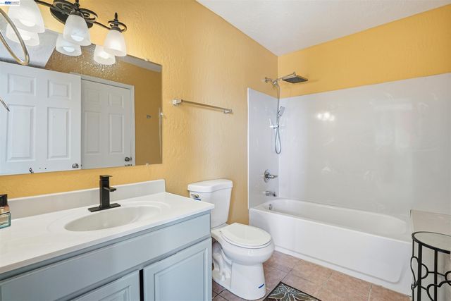 3021 Glynis Dr, Richmond, CA 94806