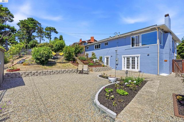 3021 Glynis Dr, Richmond, CA 94806