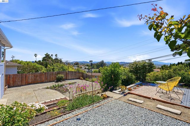 3021 Glynis Dr, Richmond, CA 94806