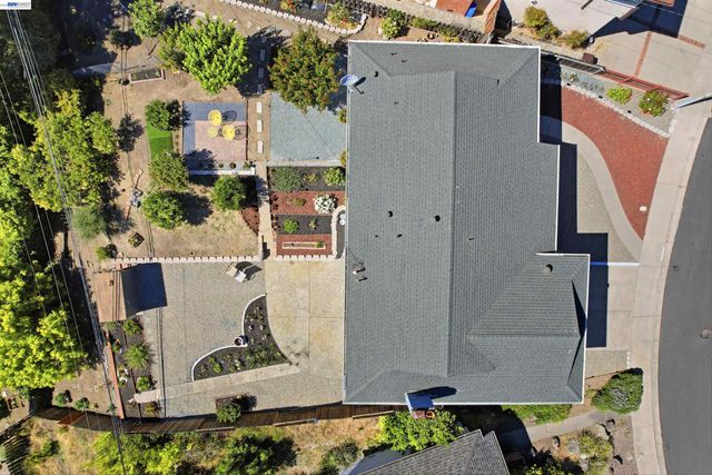 3021 Glynis Dr, Richmond, CA 94806