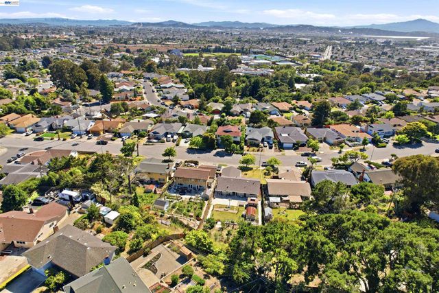 3021 Glynis Dr, Richmond, CA 94806