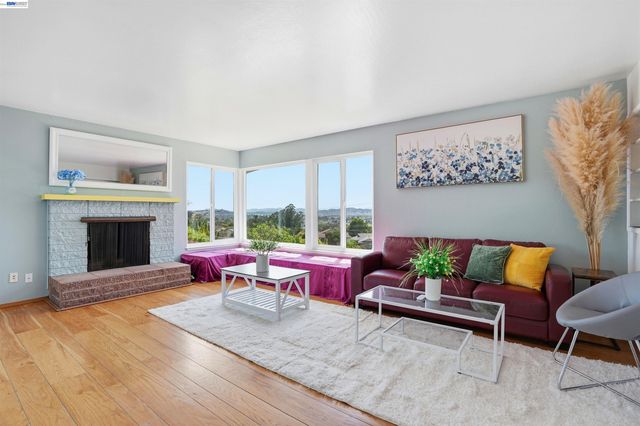 3021 Glynis Dr, Richmond, CA 94806
