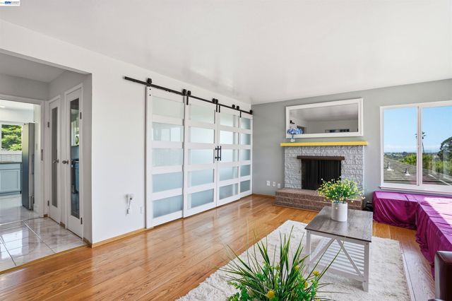 3021 Glynis Dr, Richmond, CA 94806