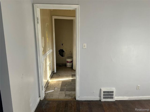 12641 Kelly Road, Detroit, MI 48224