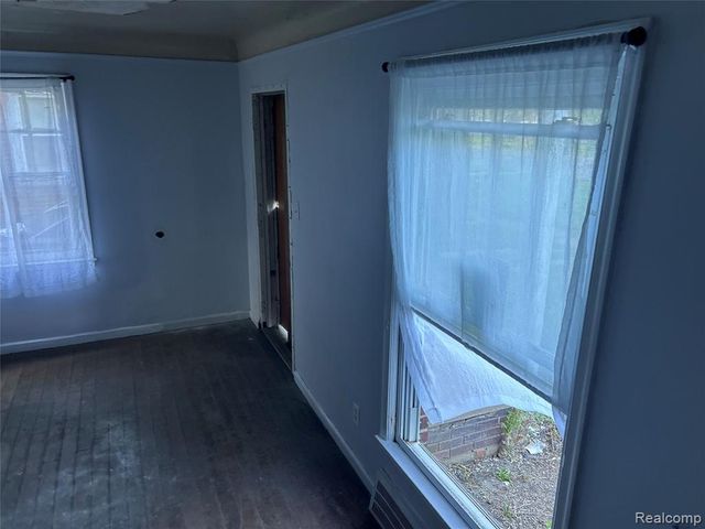 12641 Kelly Road, Detroit, MI 48224