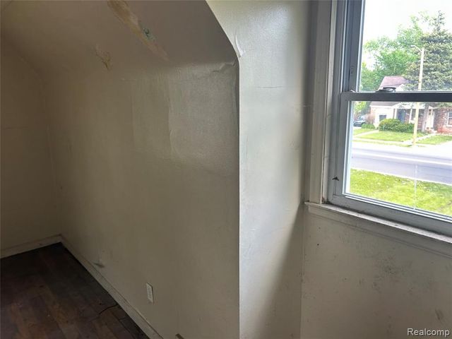 12641 Kelly Road, Detroit, MI 48224
