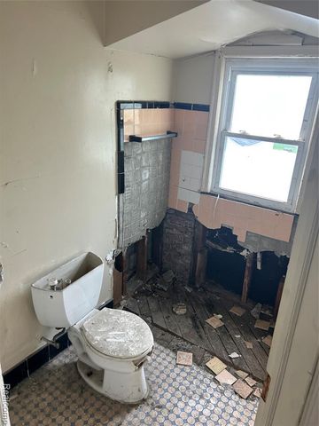 12641 Kelly Road, Detroit, MI 48224