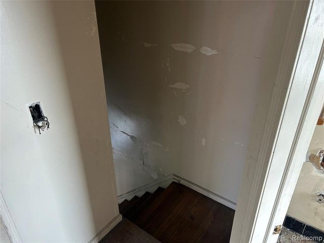 12641 Kelly Road, Detroit, MI 48224