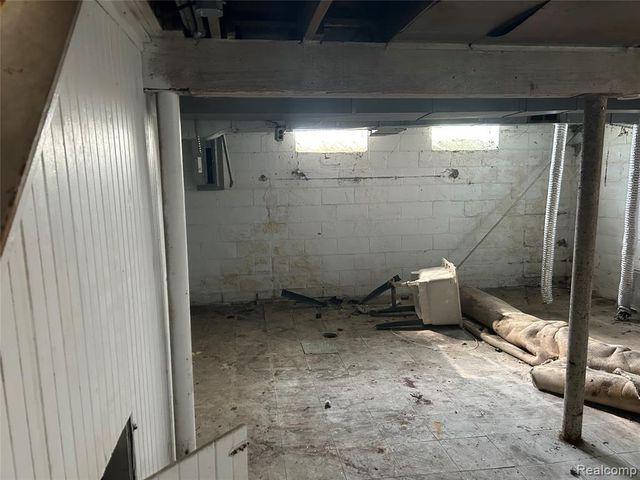 12641 Kelly Road, Detroit, MI 48224