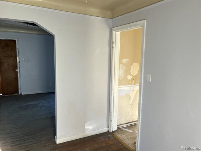 12641 Kelly Road, Detroit, MI 48224