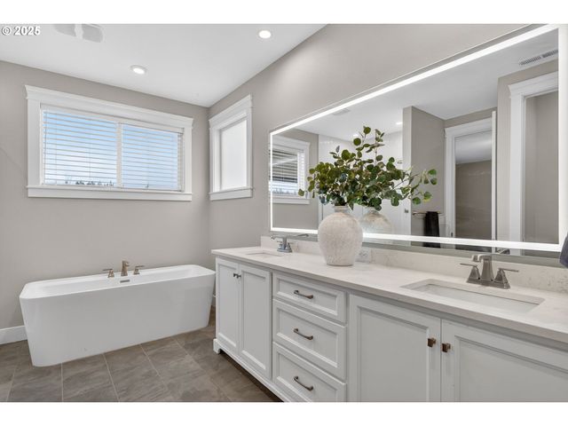 18205 Ne 81ST St, Vancouver, WA 98682