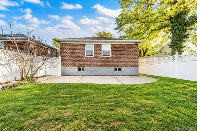 160-11 24th Avenue, Whitestone, NY 11357