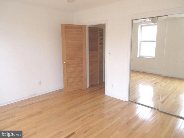 2444 S LAMBERT ST, Philadelphia, PA 19145