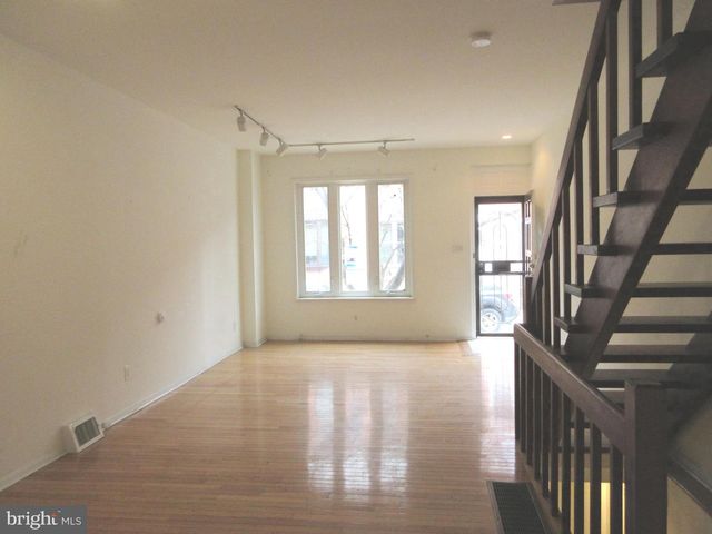 2444 S LAMBERT ST, Philadelphia, PA 19145