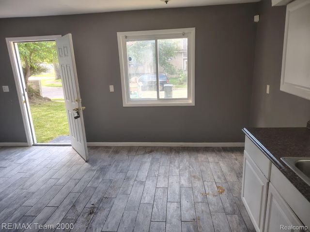 32 N Merrimac Street, Pontiac, MI 48340