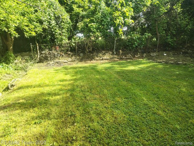 32 N Merrimac Street, Pontiac, MI 48340