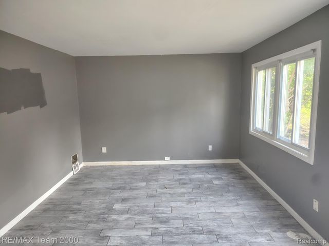 32 N Merrimac Street, Pontiac, MI 48340