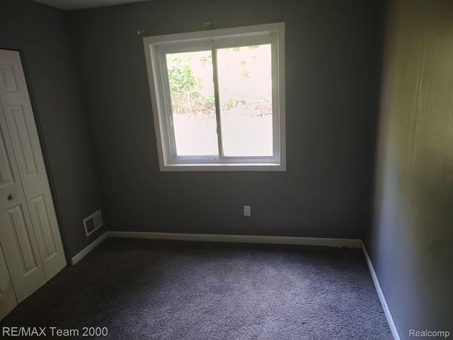 32 N Merrimac Street, Pontiac, MI 48340