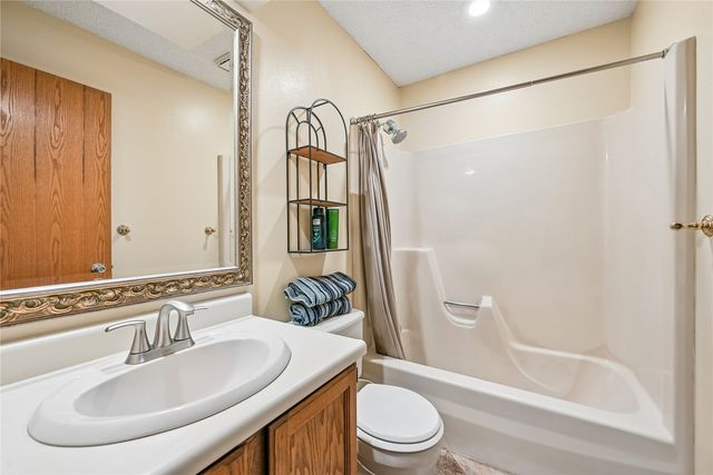 1704 Lynncrest Drive, Coralville, IA 52214