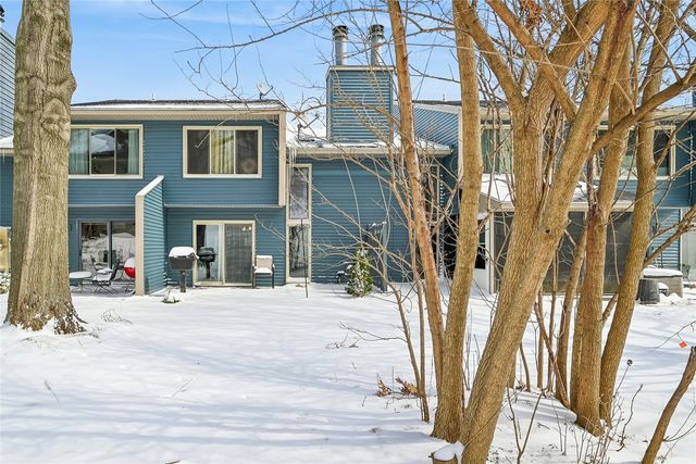 1704 Lynncrest Drive, Coralville, IA 52214