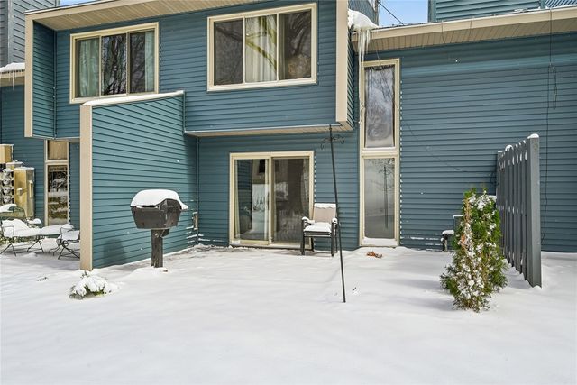 1704 Lynncrest Drive, Coralville, IA 52214