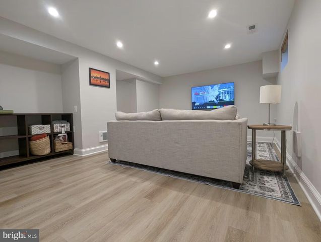 11 E LINDEN ST, Alexandria, VA 22301