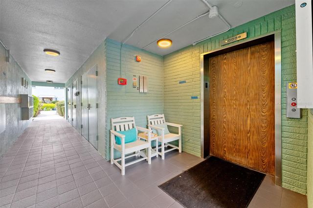 5623 80TH STREET N 203, St Petersburg, FL 33709