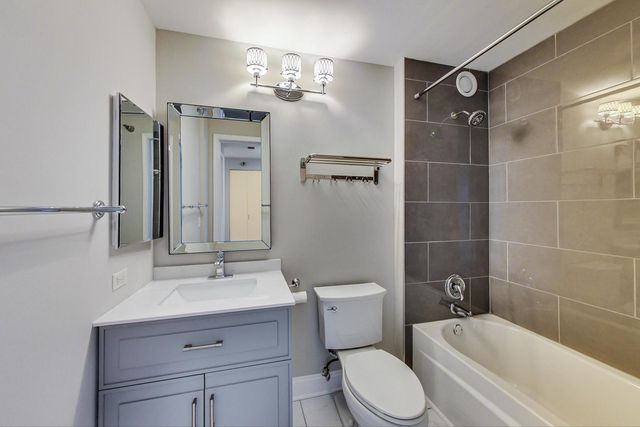 345 N La Salle Drive 902, Chicago, IL 60654