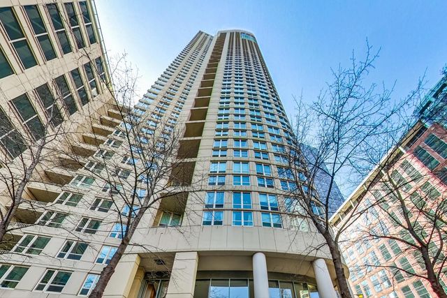 345 N La Salle Drive 902, Chicago, IL 60654