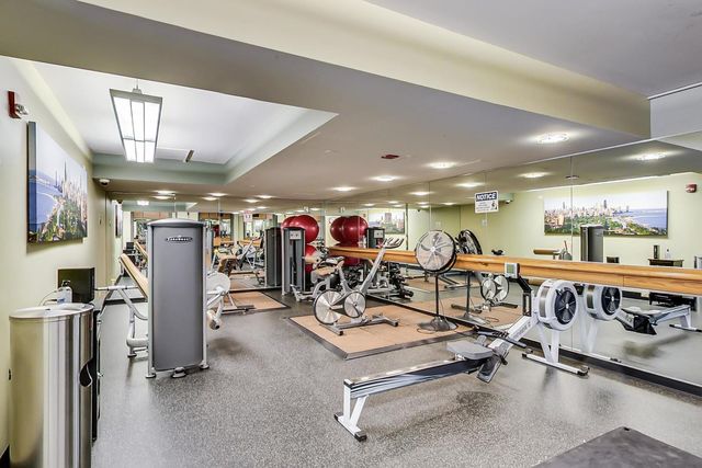 345 N La Salle Drive 902, Chicago, IL 60654