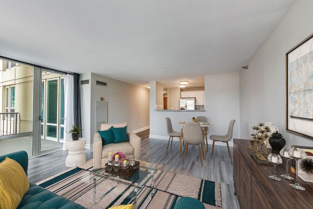 345 N La Salle Drive 902, Chicago, IL 60654