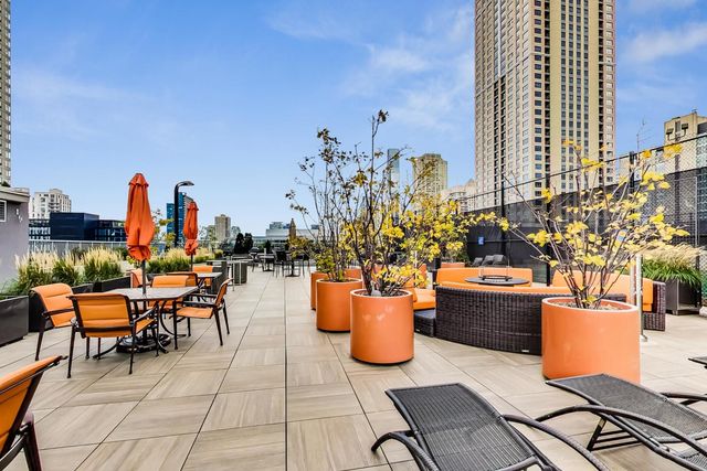 345 N La Salle Drive 902, Chicago, IL 60654